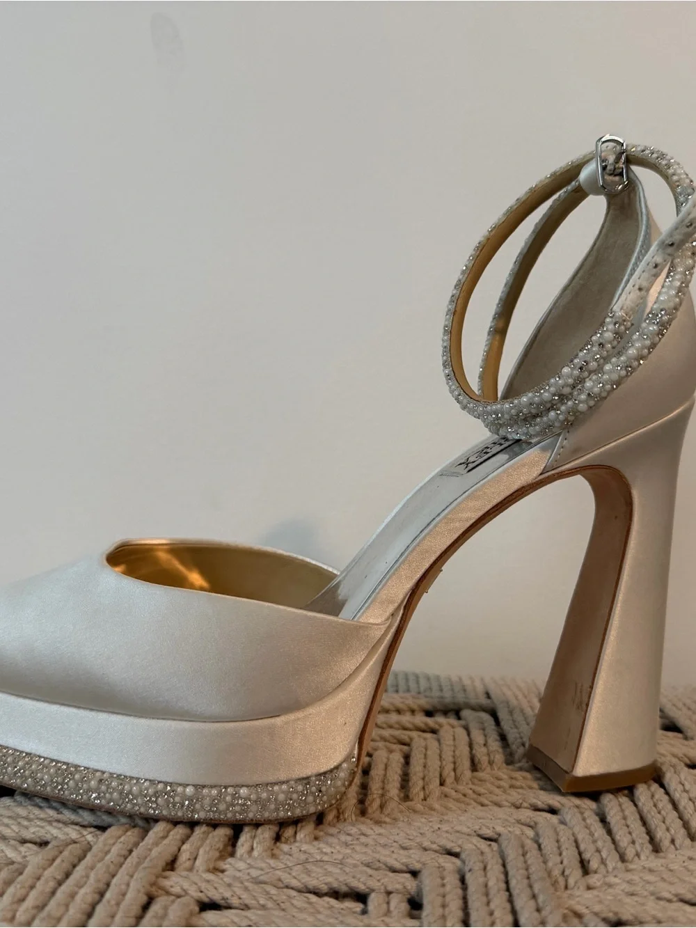 Badgley Mischka Silver Satin Pointed-Toe Platform Pumps